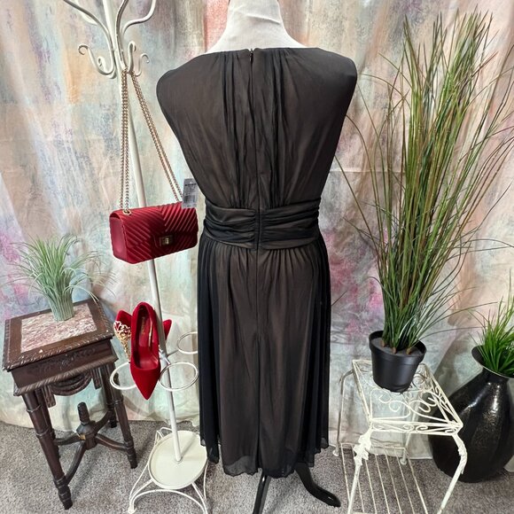 NEW📌Combine Classic Black & Rich Gold Accents = Dress for a Variety of Occasion - Picture 2 of 15